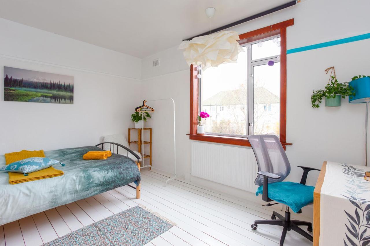 Bright & Spacious Double Room With Garden View- Close To Airport & City Centre EDI Eksteriør bilde