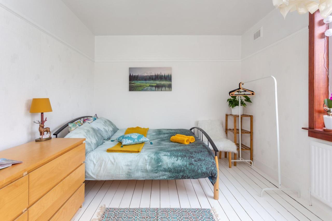 Bright & Spacious Double Room With Garden View- Close To Airport & City Centre EDI Eksteriør bilde