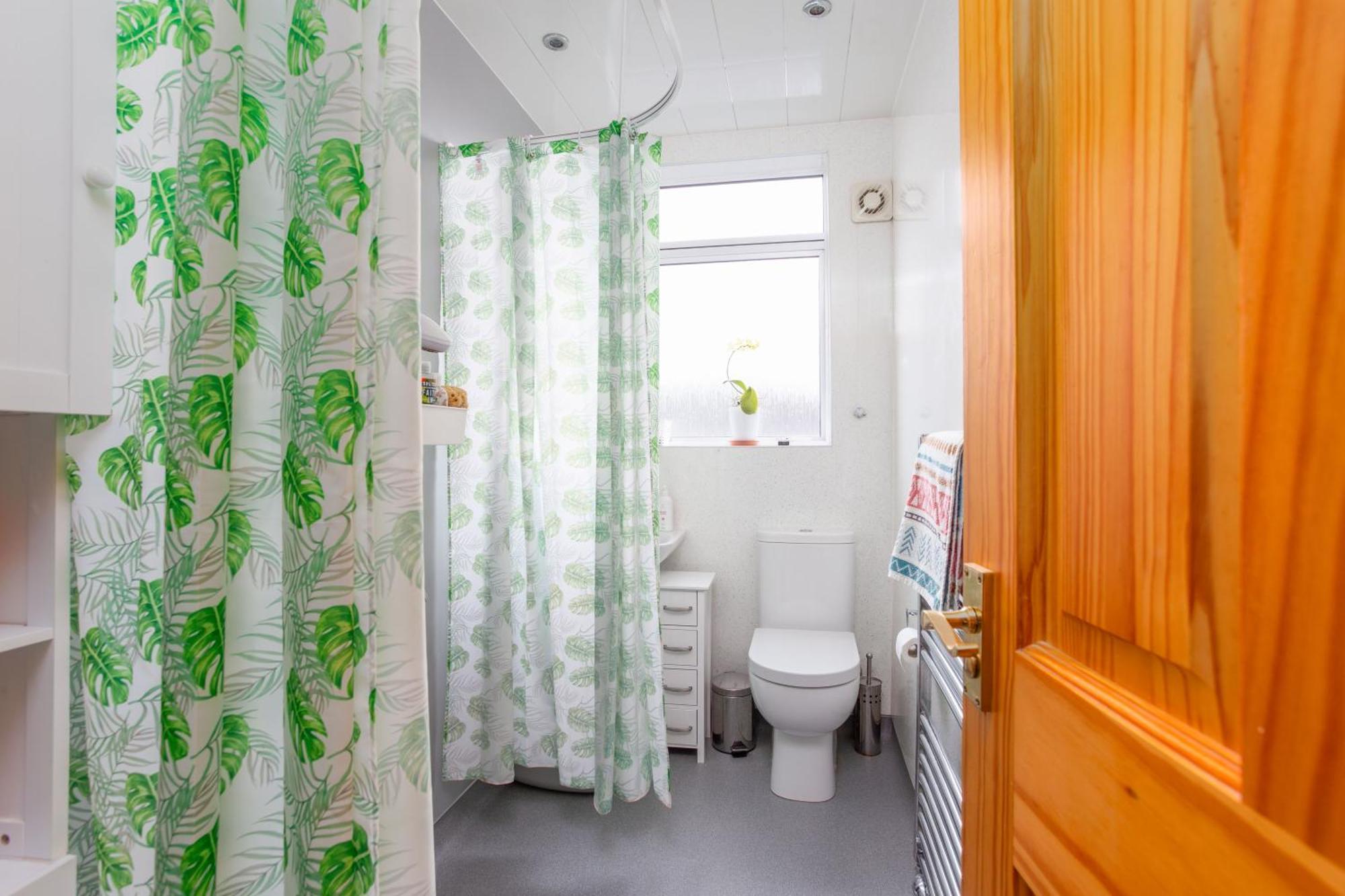 Bright & Spacious Double Room With Garden View- Close To Airport & City Centre EDI Eksteriør bilde